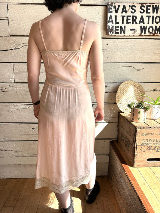 1940s/1950s light pink lace trim slip