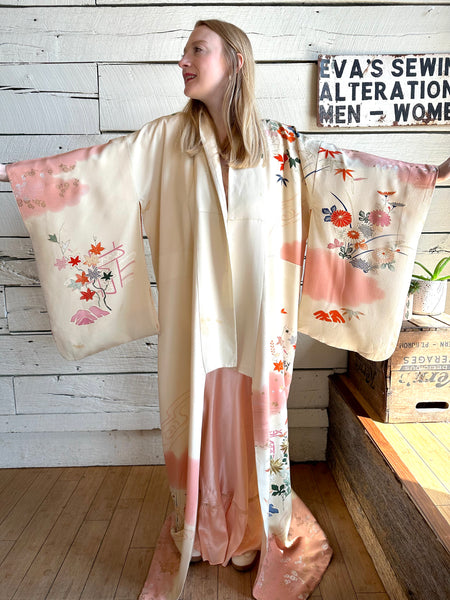 Vintage pink floral kimono