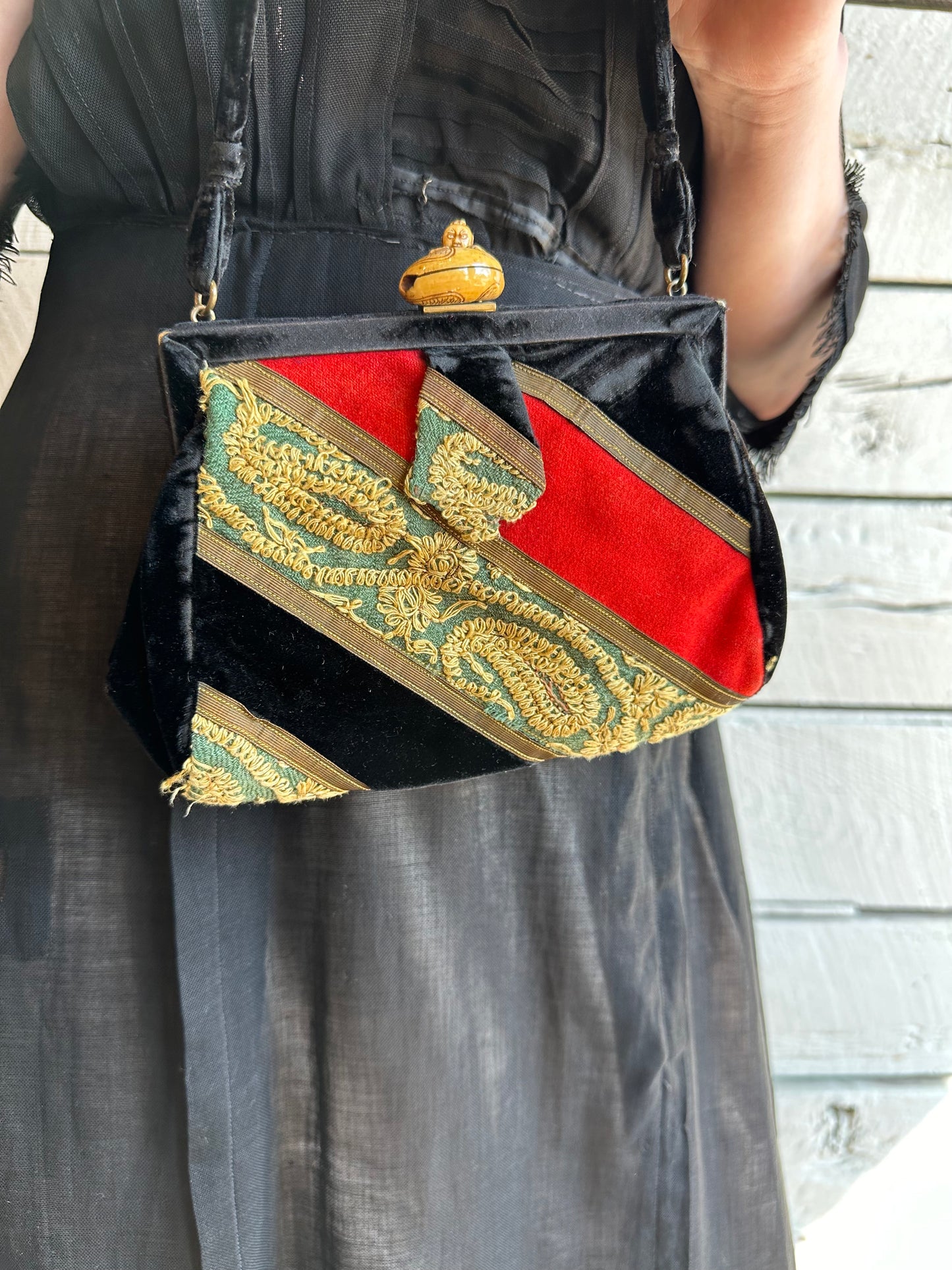 1950s/1960s velvet and embroidered handbag
