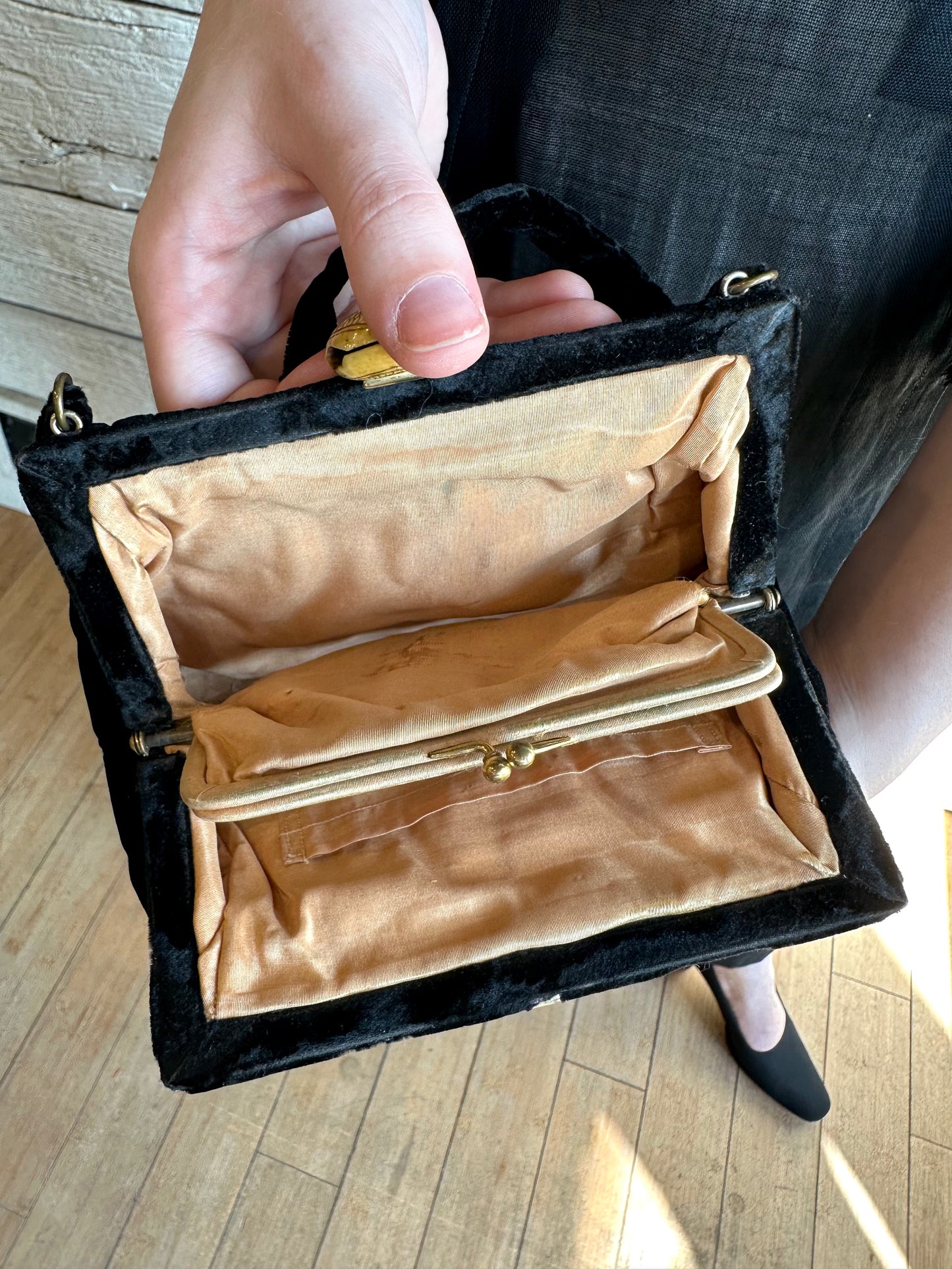 1950s/1960s velvet and embroidered handbag