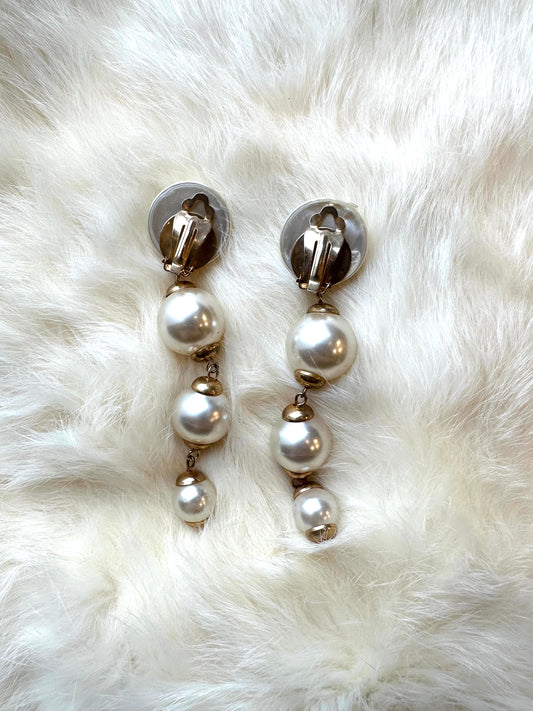 1980s faux pearl drop clip-on earrings