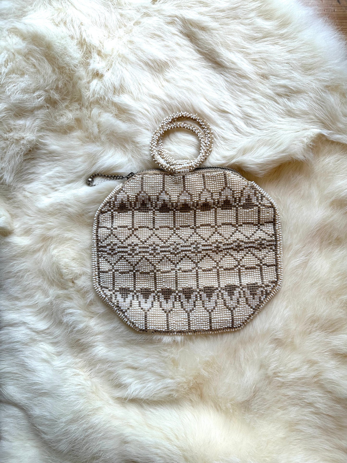 1940s off-white beaded bag