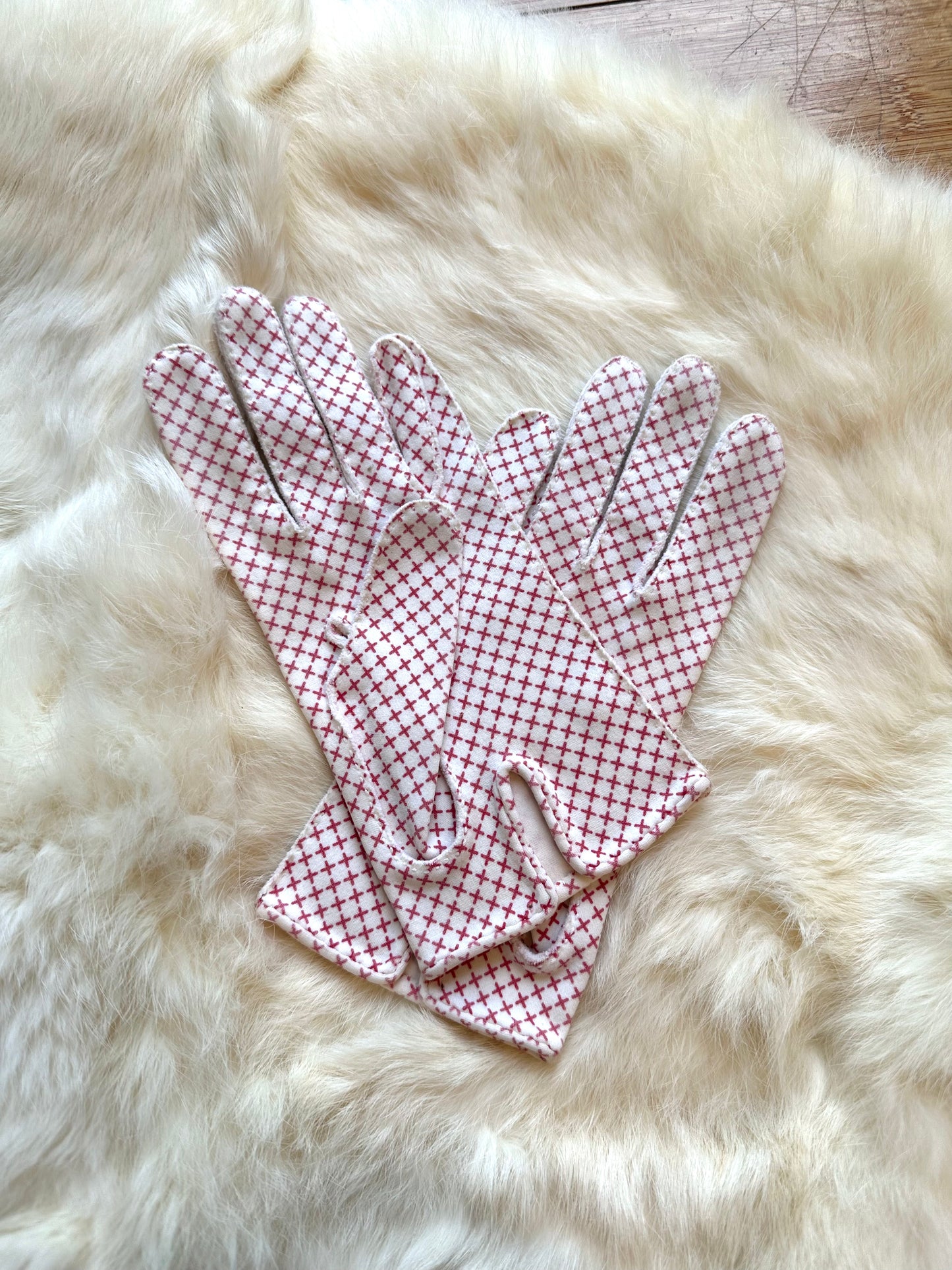 1950s/1960s red and white cross patterned gloves