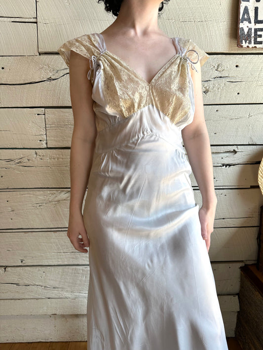 1930s/1940s light blue lace trim full-length slip