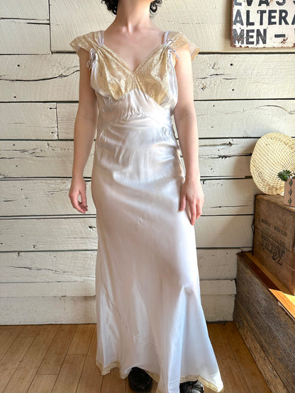1930s/1940s light blue lace trim full-length slip