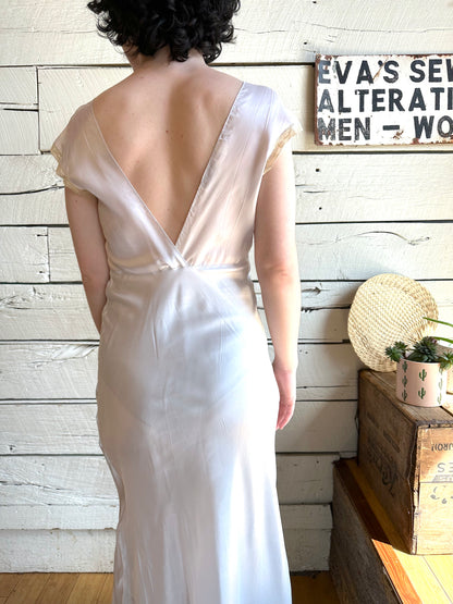 1930s/1940s light blue lace trim full-length slip