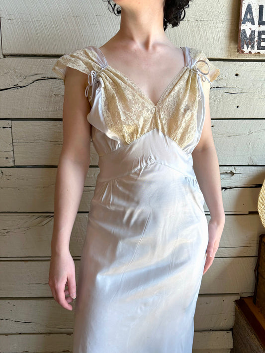 1930s/1940s light blue lace trim full-length slip