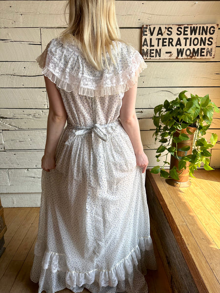 1970s Gunne Sax sleeveless white lace collar dress