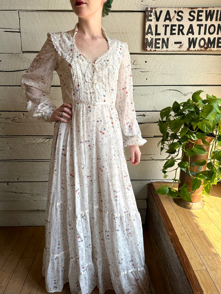 1970s Gunne Sax white long sleeve floral dress
