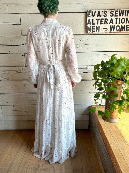 1970s Gunne Sax white long sleeve floral dress