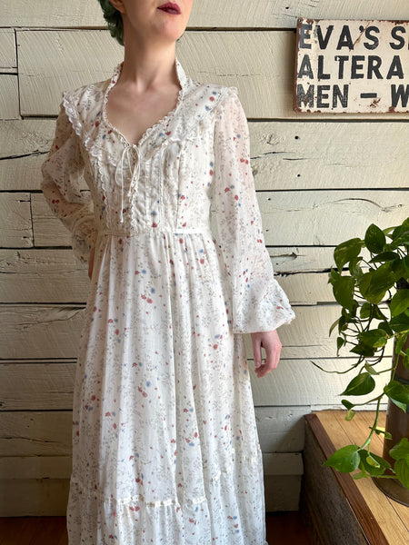 1970s Gunne Sax white long sleeve floral dress