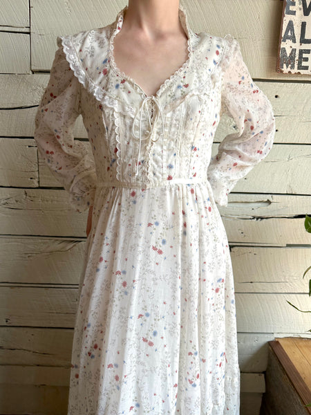 1970s Gunne Sax white long sleeve floral dress