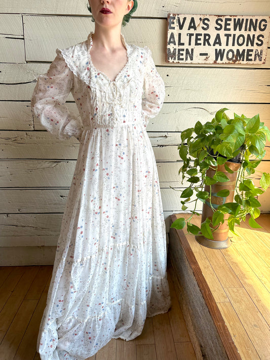 1970s Gunne Sax white long sleeve floral dress
