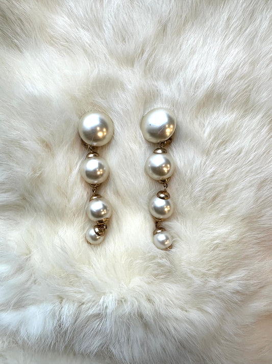 1980s faux pearl drop clip-on earrings